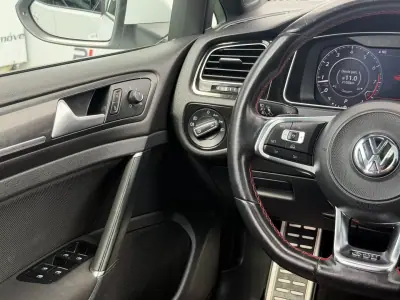 Volkswagen Golf 2018 - 26990 EUR, 148000 km - AUTO.MOTO.pt - 148000km - foto 13 de 15