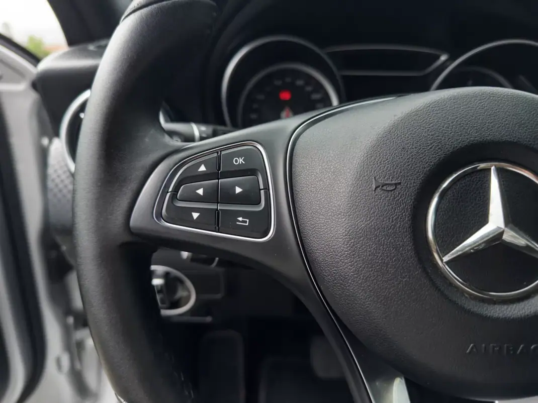 Mercedes-Benz A 180 2017 - 16990 EUR, 166000 km - AUTO.MOTO.pt - 166000km - foto 15 de 36