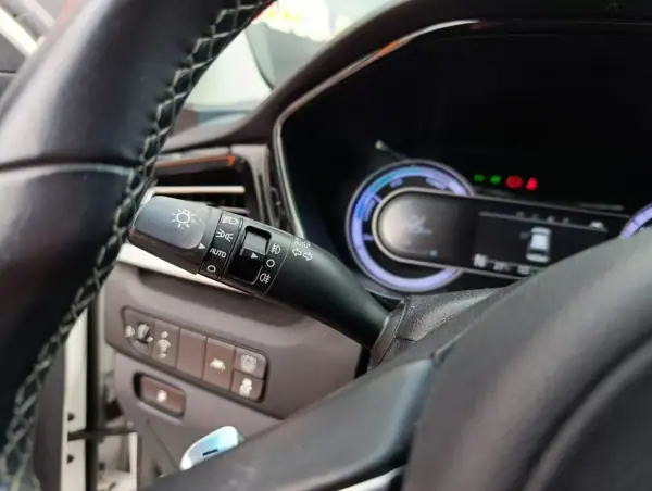 Kia Niro 2022 - 19250 EUR, 130477 km - 130477km - foto 6 de 23