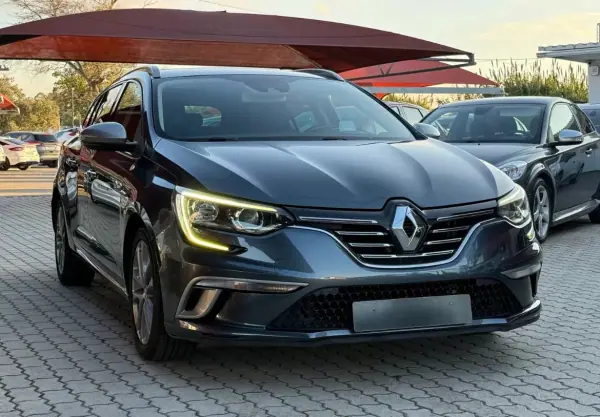 Renault Mégane Sport Tourer 2018 - 15950 EUR, 122000 km - AUTO.MOTO.pt - 122000km - foto 2 de 19