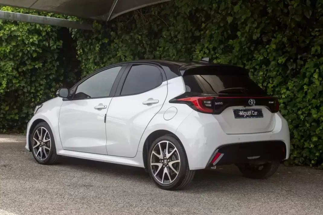 Toyota Yaris 2021 - 22900 EUR, 16000 km - AUTO.MOTO.pt - 16000km - foto 10 de 17