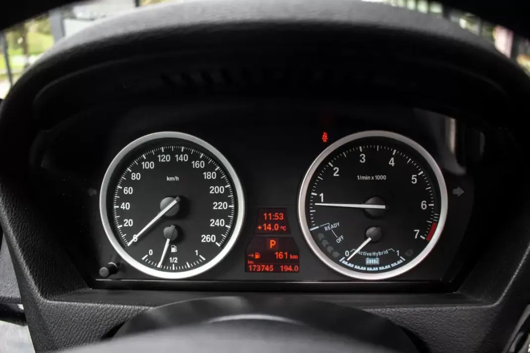 BMW X6 ActiveHybrid 2010 - 23990 EUR, 173745 km - AUTO.MOTO.pt - 173745km - foto 15 de 40