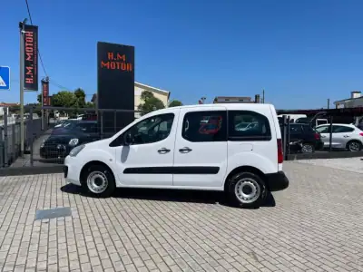 Citroën Berlingo 2017 - 13500 EUR, 312000 km - AUTO.MOTO.pt - 312000km - foto 8 de 14