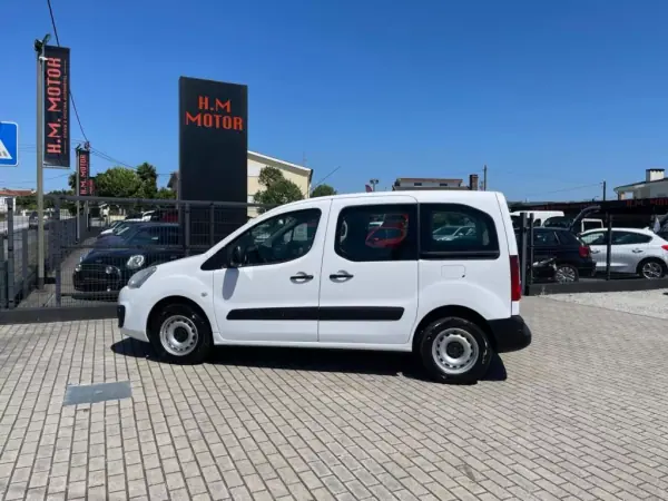 Citroën Berlingo 2017 - 9900 EUR, 312000 km - AUTO.MOTO.pt - 312000km - foto 8 de 14