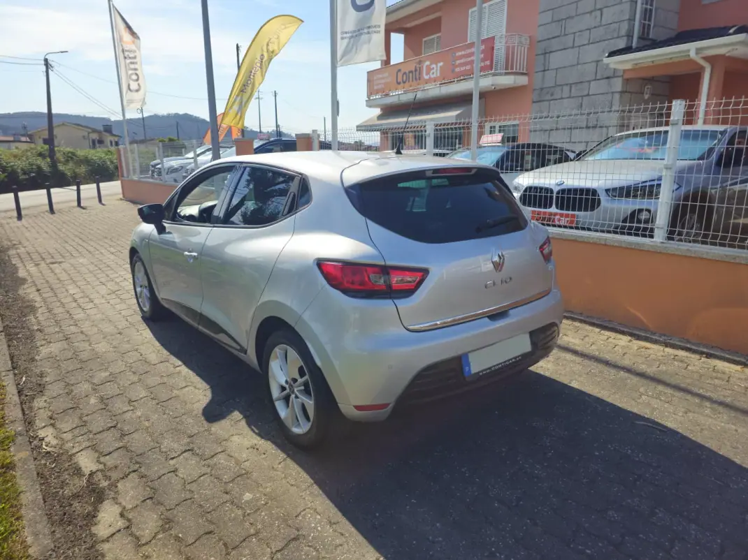 Renault Clio 2018 - 11990 EUR, 94000 km - AUTO.MOTO.pt - 94000km - foto 6 de 14
