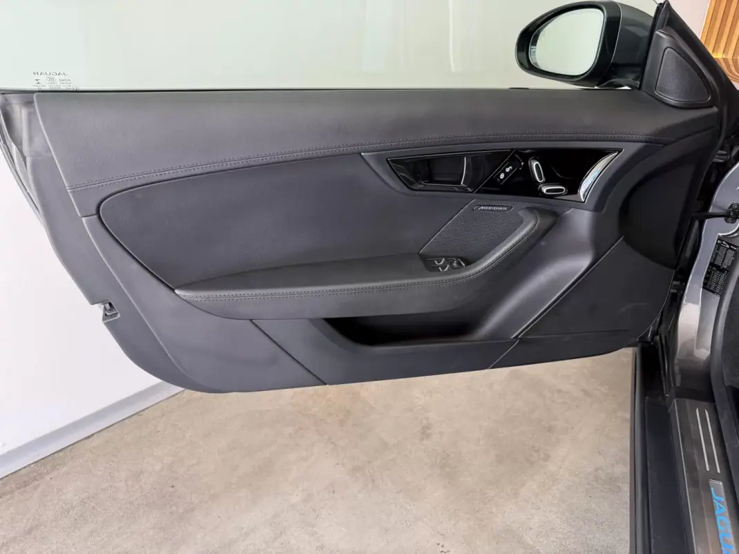 Jaguar F-Type 2018 - 46000 EUR, 64300 km - AUTO.MOTO.pt - 64300km - foto 93 de 135