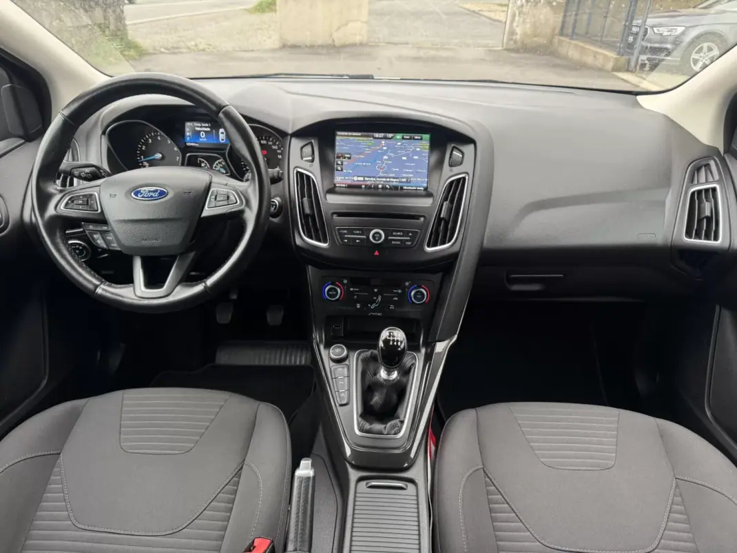 Ford Focus 2015 - 9990 EUR, 123000 km - AUTO.MOTO.pt - 123000km - foto 14 de 31