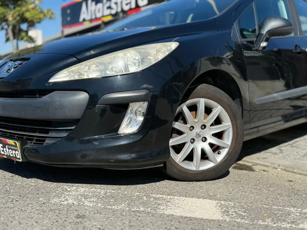 Peugeot 308 2010 - 8000 EUR, 163281 km - AUTO.MOTO.pt - 163281km - foto 2 de 17