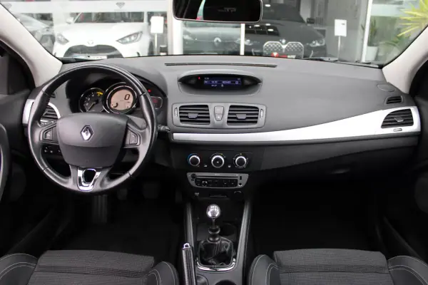 Renault Mégane Coupe 2014 - 9900 EUR, 202494 km - AUTO.MOTO.pt - 202494km - foto 5 de 23