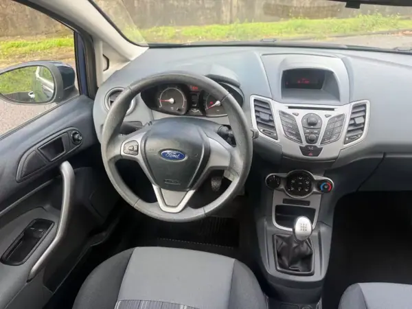 Ford Fiesta 2009 - 4950 EUR, 171000 km - AUTO.MOTO.pt - 171000km - foto 16 de 24