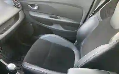 Renault Clio Sport Tourer 2019 - 9100 EUR, 178600 km - AUTO.MOTO.pt - 178600km - foto 8 de 16