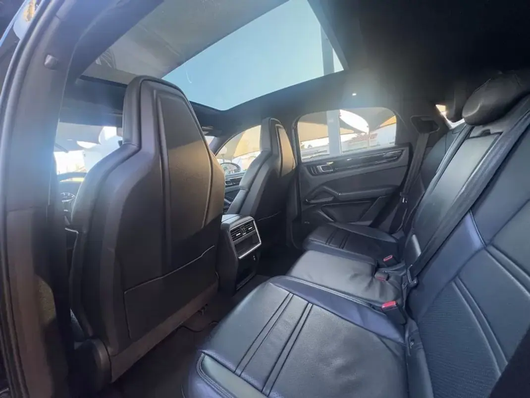 Porsche Cayenne Coupé 2019 - 64900 EUR, 158650 km - AUTO.MOTO.pt - 158650km - foto 7 de 16