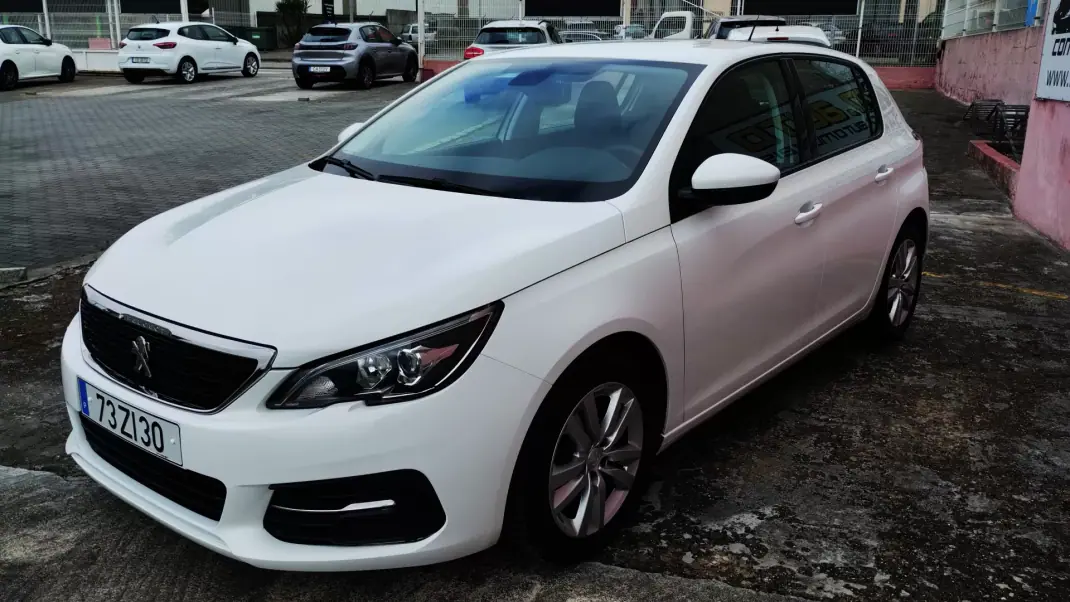 Peugeot 308 2019 - 11999 EUR, 99999 km - AUTO.MOTO.pt - 99999km - foto 8 de 35