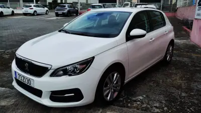 Peugeot 308 2019 - 11999 EUR, 99999 km - AUTO.MOTO.pt - 99999km - foto 8 de 35