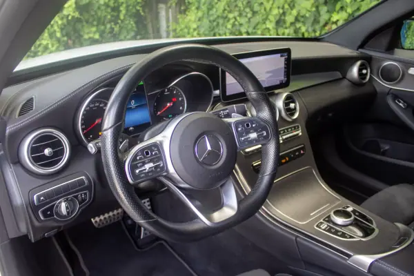 Mercedes-Benz C 300 2020 - 29900 EUR, 130000 km - AUTO.MOTO.pt - 130000km - foto 11 de 16