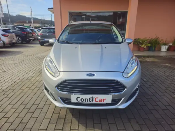 Ford Fiesta 2015 - 8990 EUR, 120400 km - AUTO.MOTO.pt - 120400km - foto 2 de 12