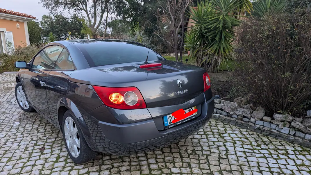Renault Mégane Cabrio 2008 - 4800 EUR, 310000 km - AUTO.MOTO.pt - 310000km - foto 5 de 5