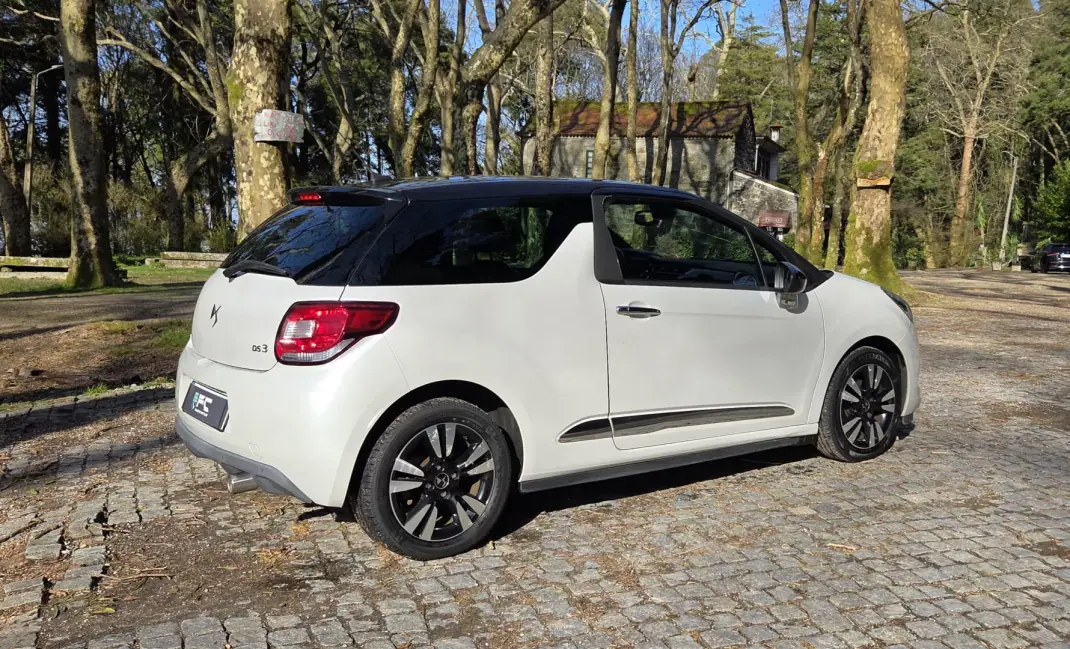Citroën DS3 2015 - 9850 EUR, 185000 km - AUTO.MOTO.pt - 185000km - foto 9 de 19