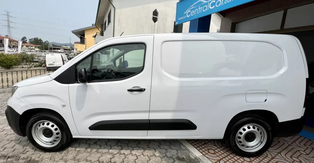 Peugeot Partner 1.5 BlueHdi L2 102Cv | CARPLAY | IVA DEDUTÍVEL 2023 - 16950 EUR, 47000 km - AUTO.MOTO.pt - 47000km - foto 6 de 21