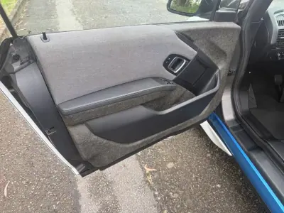BMW i3 2015 - 12750 EUR, 81000 km - AUTO.MOTO.pt - 81000km - foto 9 de 25
