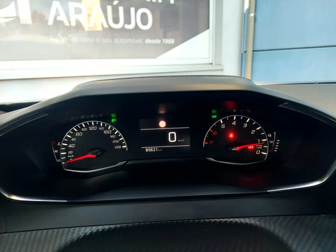 Peugeot 2008 2022 - 17650 EUR, 85621 km - AUTO.MOTO.pt - 85621km - foto 21 de 28