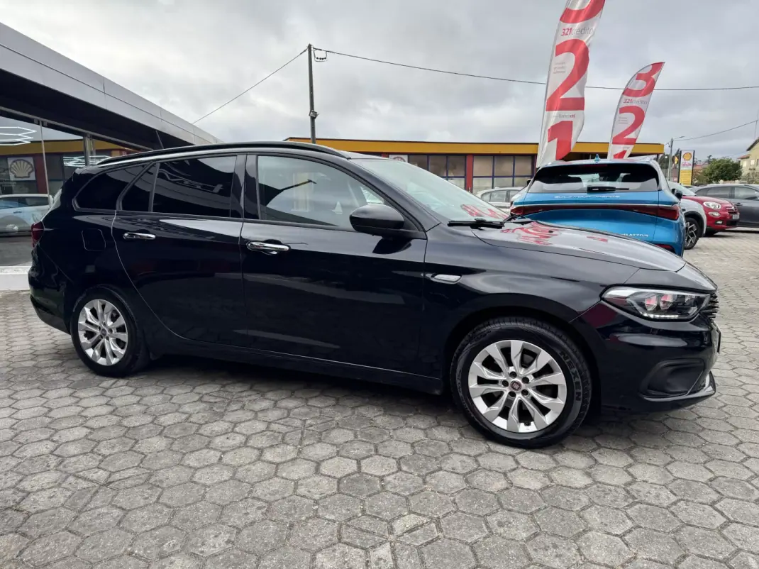 Fiat Tipo Station Wagon 2017 - 8990 EUR, 194000 km - AUTO.MOTO.pt - 194000km - foto 5 de 37