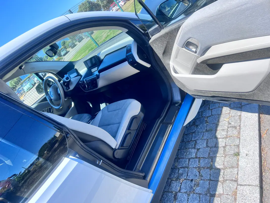 BMW i3 2016 - 9900 EUR, 166500 km - AUTO.MOTO.pt - 166500km - foto 7 de 15