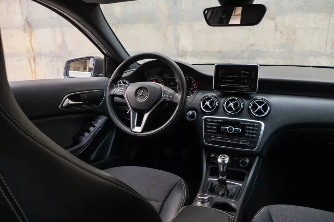 Mercedes-Benz A 180 2013 - 10990 EUR, 215000 km - AUTO.MOTO.pt - 215000km - foto 15 de 34