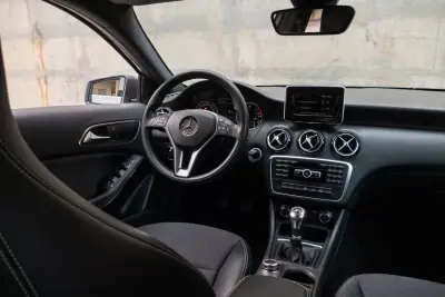 Mercedes-Benz A 180 2013 - 10990 EUR, 215000 km - AUTO.MOTO.pt - 215000km - foto 15 de 34