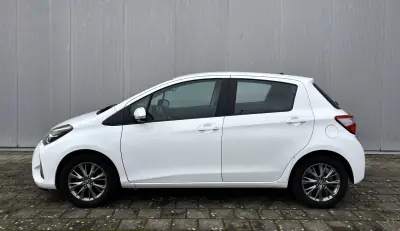 Toyota Yaris 2017 - 11990 EUR, 110000 km - AUTO.MOTO.pt - 110000km - foto 2 de 34
