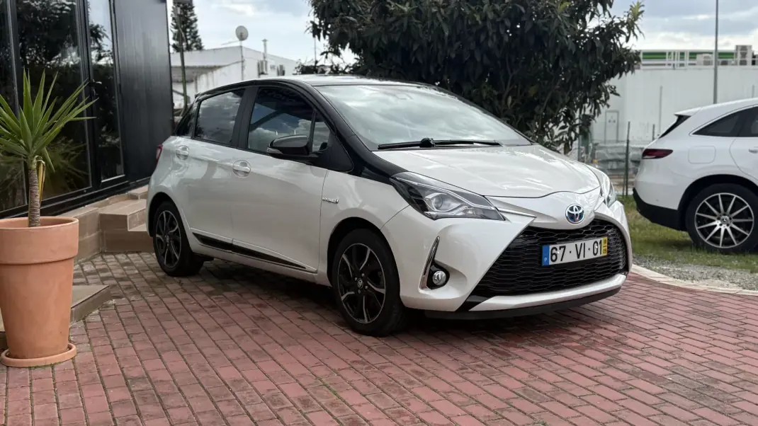 Toyota Yaris 2018 - 16990 EUR, 80000 km - AUTO.MOTO.pt - 80000km - foto 13 de 29