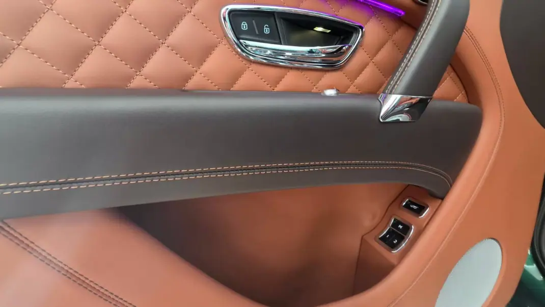 Bentley Bentayga 2020 - 185000 EUR, 62037 km - AUTO.MOTO.pt - 62037km - foto 26 de 31