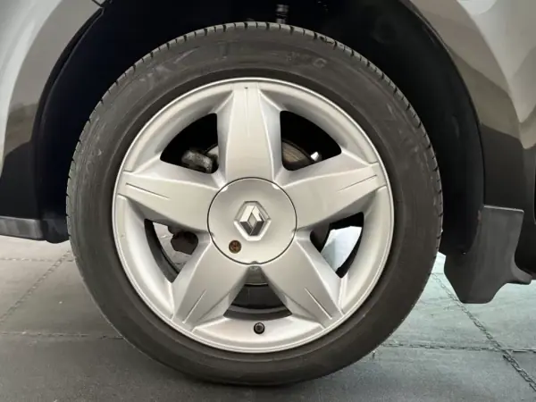 Renault Clio 2008 - 6500 EUR, 155923 km - AUTO.MOTO.pt - 155923km - foto 8 de 23
