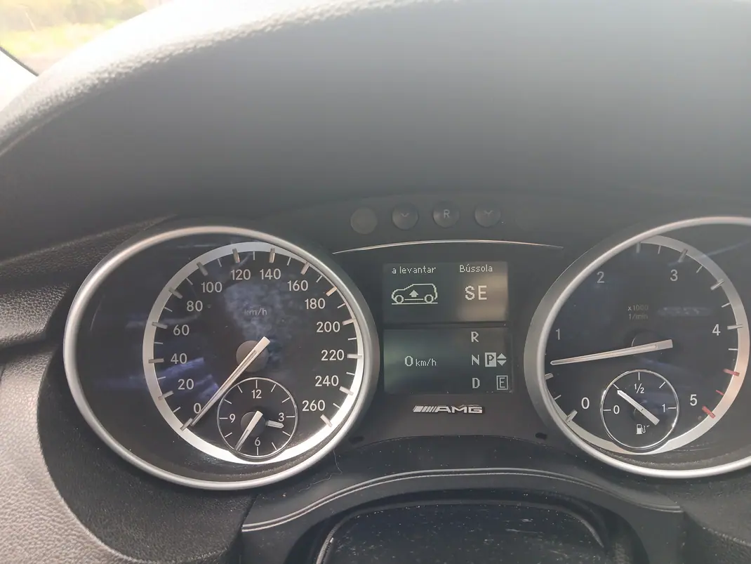 Mercedes-Benz R 350 2013 - 15250 EUR, 364680 km - 364680km - foto 6 de 12