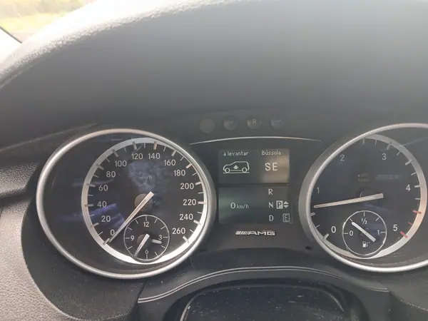 Mercedes-Benz R 350 2013 - 15250 EUR, 364680 km - AUTO.MOTO.pt - 364680km - foto 6 de 12