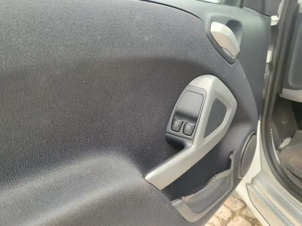 Smart ForTwo Coupé 2011 - 6900 EUR, 115000 km - 115000km - foto 13 de 23