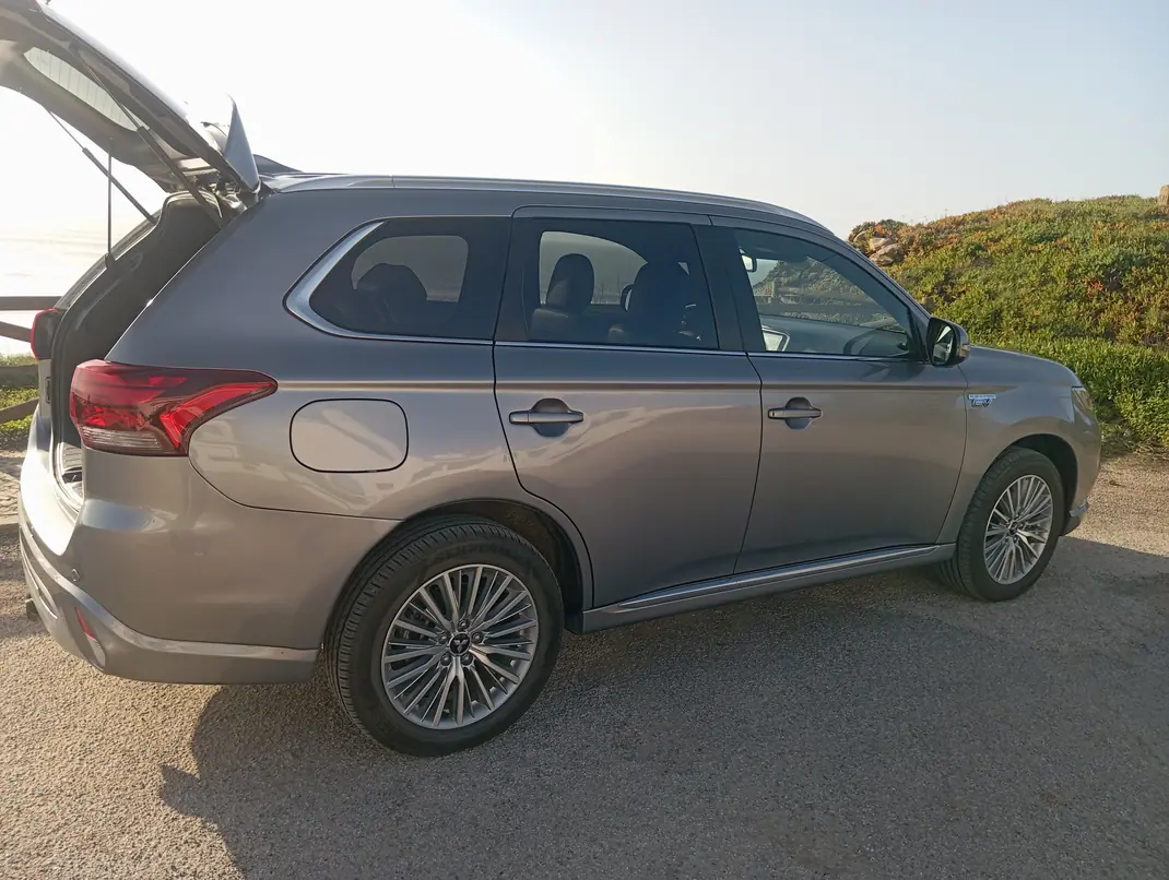 Mitsubishi Outlander 2019 - 23500 EUR, 95000 km - AUTO.MOTO.pt - 95000km - foto 12 de 15