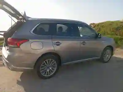 Mitsubishi Outlander 2019 - 23500 EUR, 95000 km - AUTO.MOTO.pt - 95000km - foto 12 de 15
