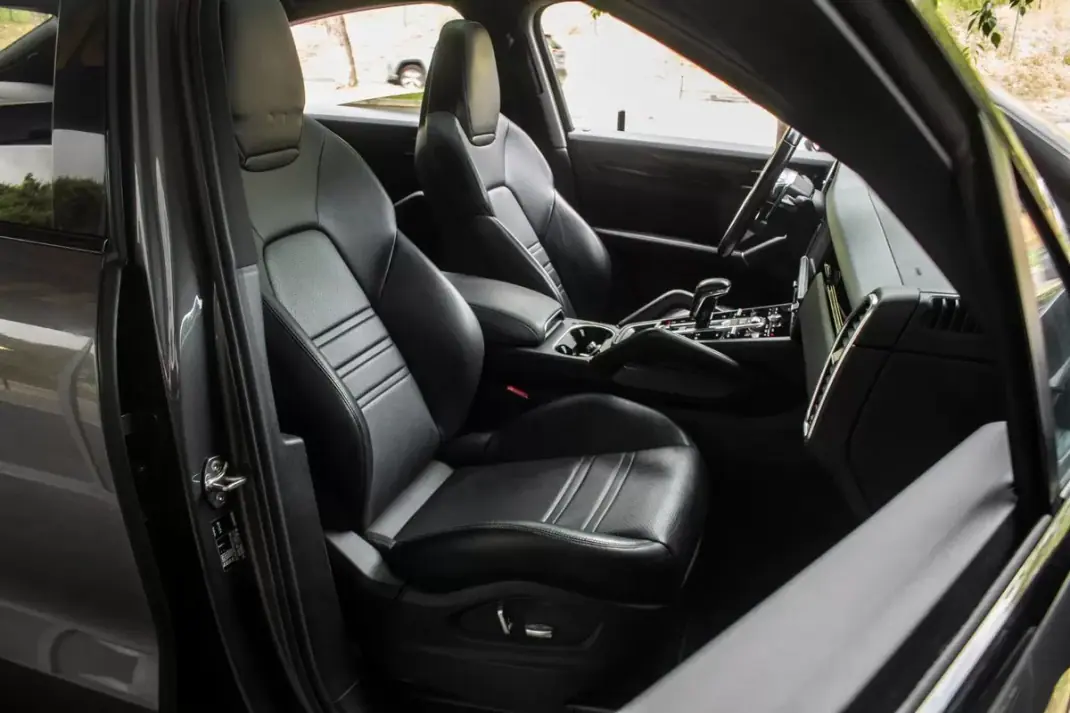 Porsche Cayenne Coupé 2020 - 69890 EUR, 126171 km - AUTO.MOTO.pt - 126171km - foto 27 de 45