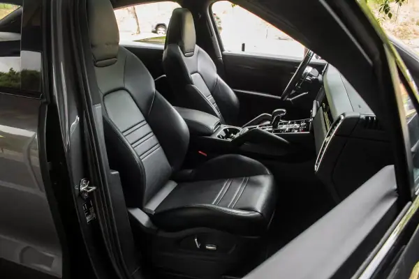 Porsche Cayenne Coupé 2020 - 69890 EUR, 126171 km - AUTO.MOTO.pt - 126171km - foto 27 de 45