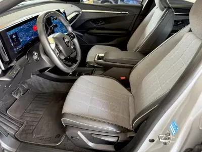 Renault Mégane E-Tech 2022 - 24999 EUR, 27000 km - AUTO.MOTO.pt - 27000km - foto 43 de 116