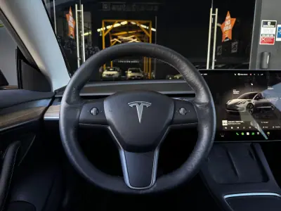 Tesla Model 3 2022 - 29990 EUR, 125900 km - AUTO.MOTO.pt - 125900km - foto 18 de 31