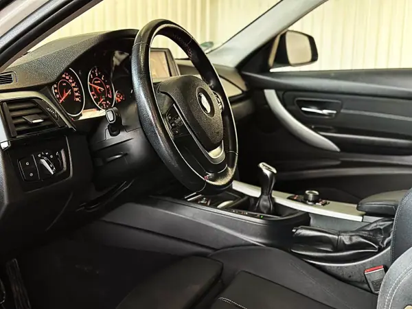 BMW 318 2012 - 16990 EUR, 173500 km - AUTO.MOTO.pt - 173500km - foto 24 de 35