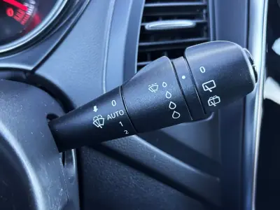 Renault Captur 2018 - 13950 EUR, 119000 km - AUTO.MOTO.pt - 119000km - foto 23 de 42