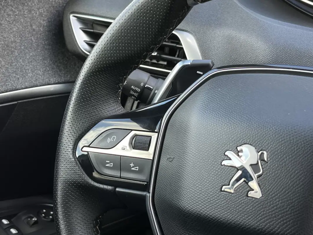 Peugeot 3008 2019 - 22250 EUR, 119000 km - AUTO.MOTO.pt - 119000km - foto 17 de 37