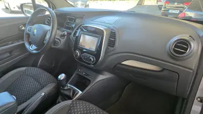 Renault Captur 2018 - 13990 EUR, 85000 km - AUTO.MOTO.pt - 85000km - foto 16 de 23