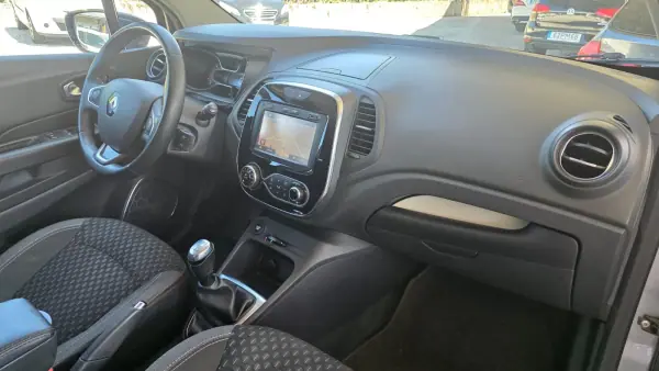 Renault Captur 2018 - 13990 EUR, 85000 km - AUTO.MOTO.pt - 85000km - foto 16 de 23