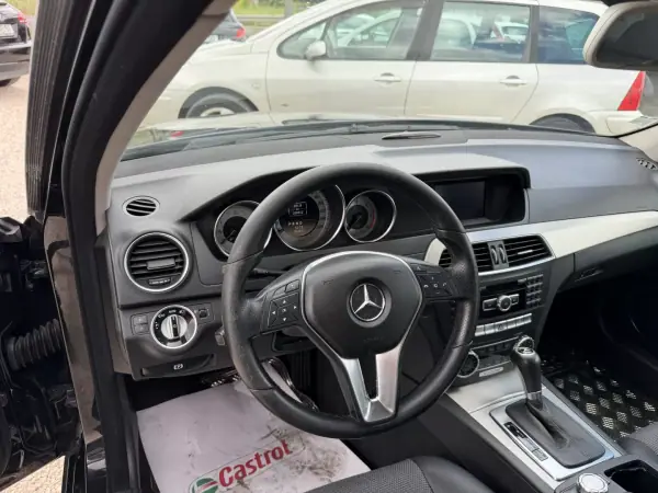 Mercedes-Benz C 250 2011 - 9870 EUR, 355230 km - AUTO.MOTO.pt - 355230km - foto 9 de 19