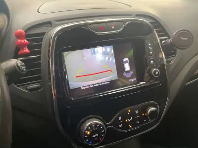 Renault Captur 2015 - 11995 EUR, 73170 km - AUTO.MOTO.pt - 73170km - foto 2 de 8