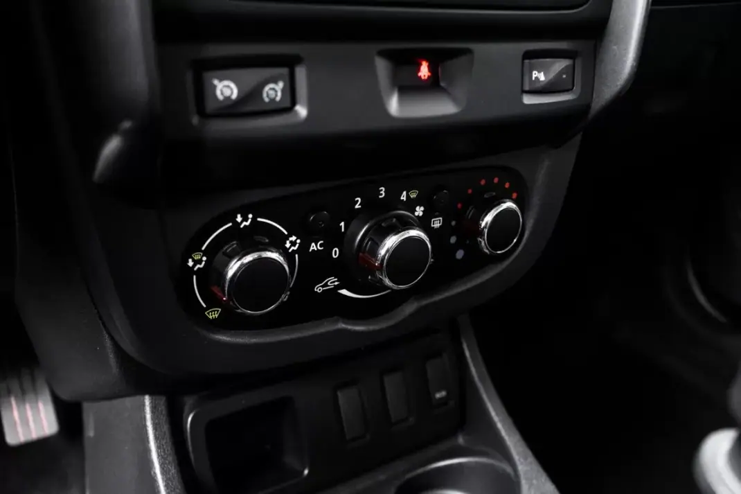 Dacia Duster 2014 - 10490 EUR, 134765 km - AUTO.MOTO.pt - 134765km - foto 18 de 36